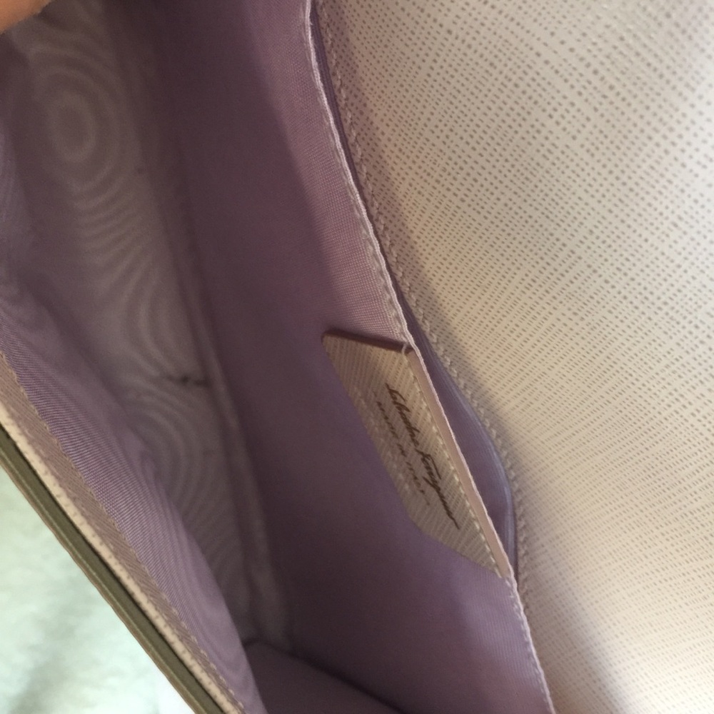 Ferragamo blush crossbody - Picture 7 of 10